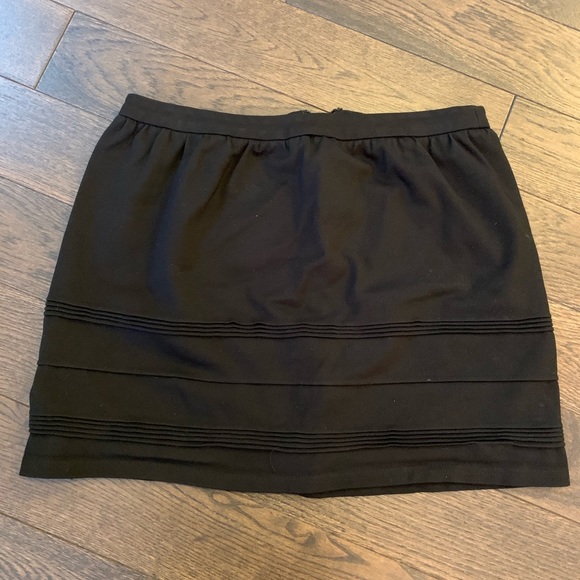 Black skirt - Picture 1 of 2